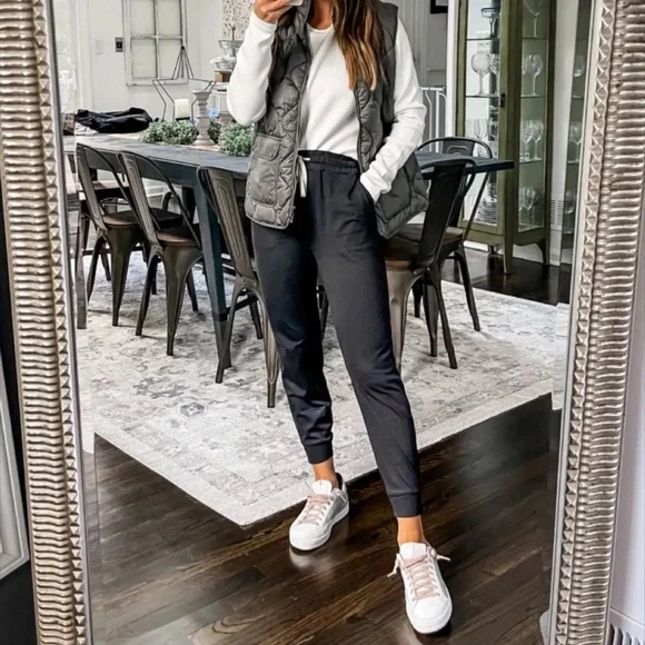 VUORI Performance Black Joggers S - Picture 3 of 6